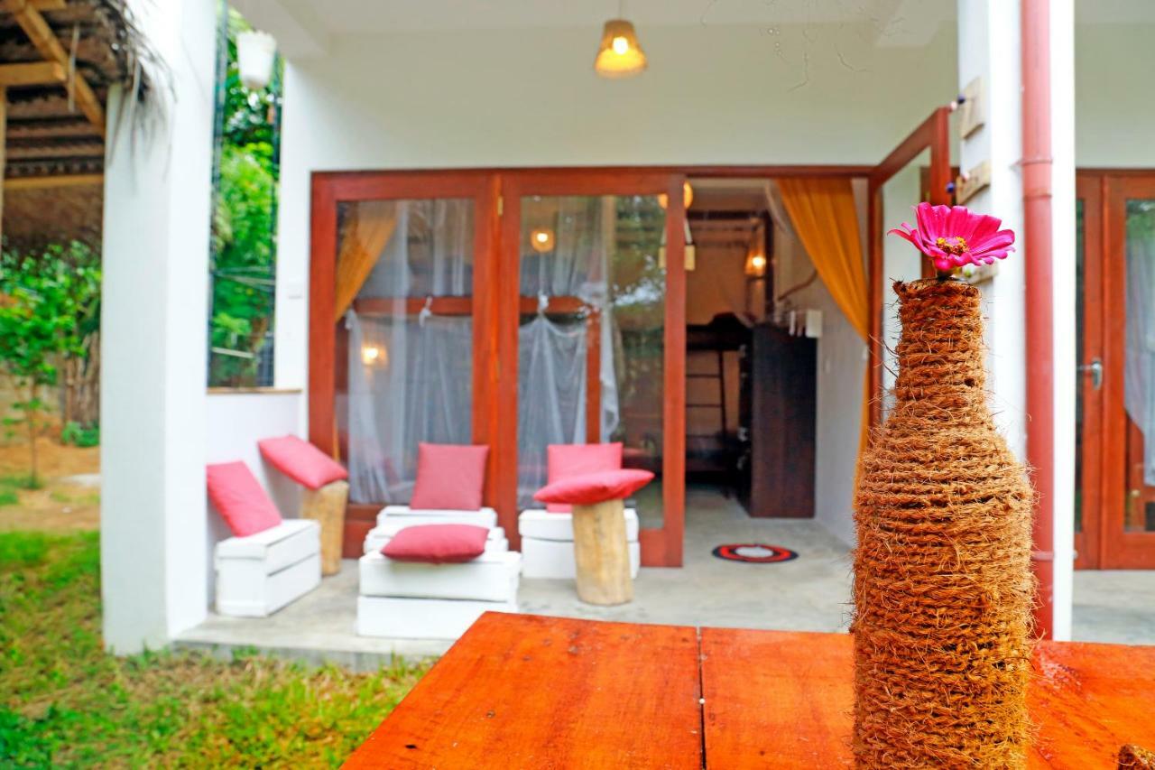 Chez Podi Surf Stay Mirissa Eksteriør bilde